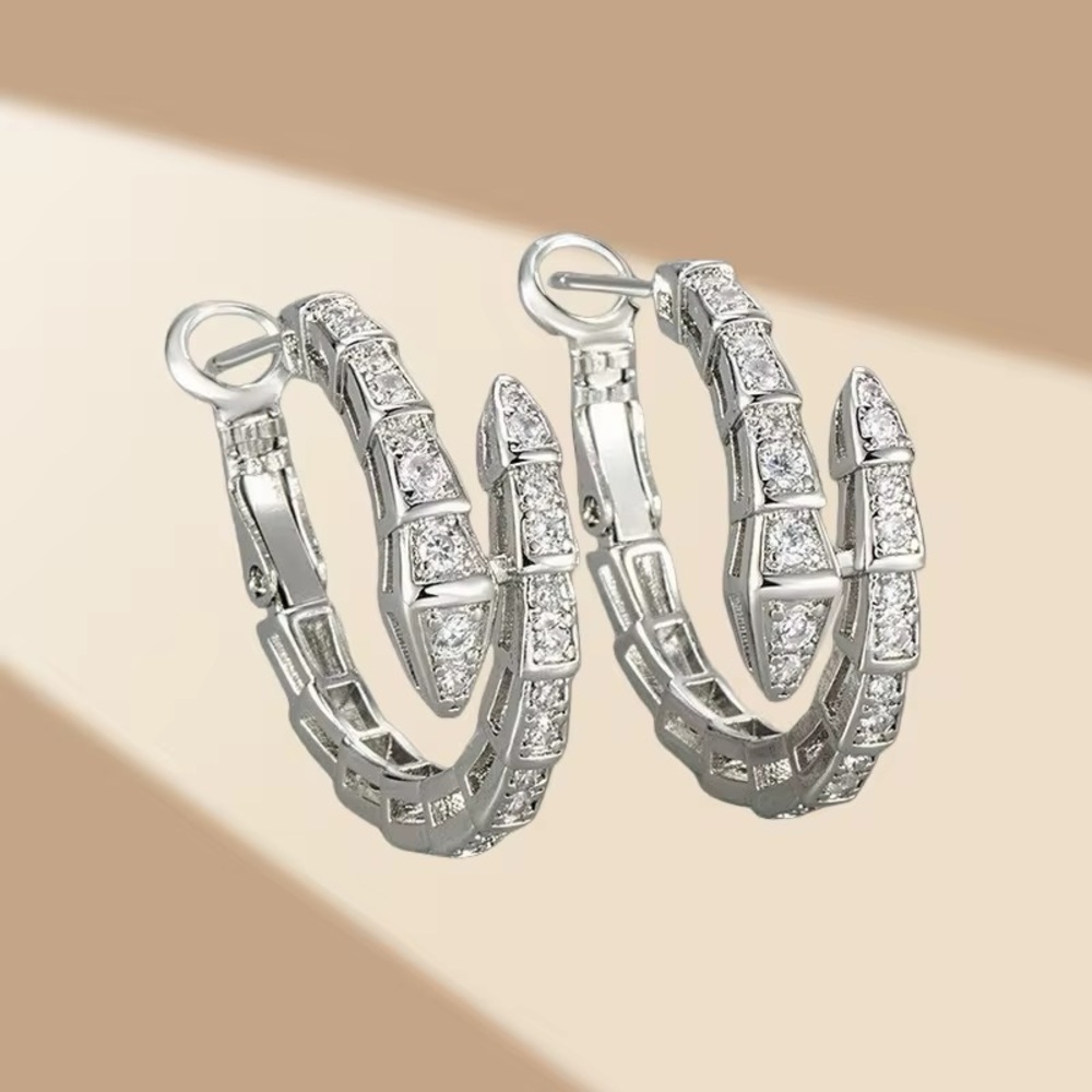 🆕 Luxury Snake Clip-on Earrings for Women Zircon
Silver Plated